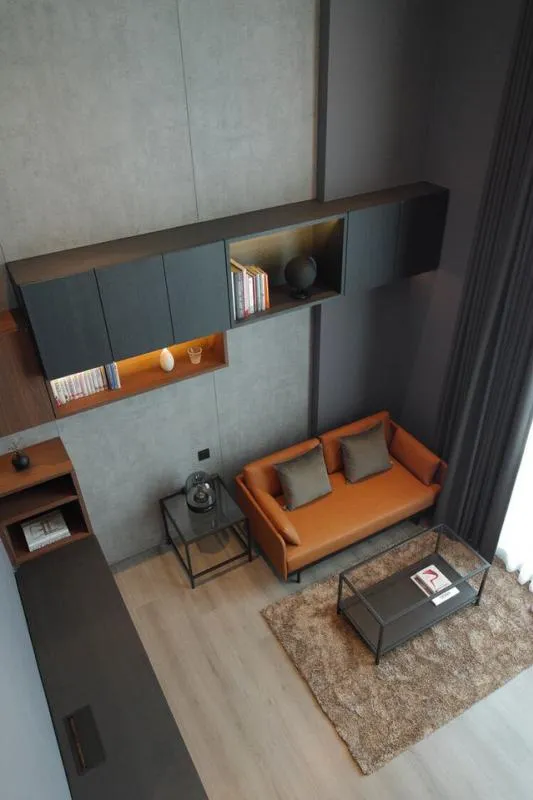 OMG, this room is incredibly beautiful! For Sale/Rent at The Reserve Phahol-Pradipat. Built-in bed, stylish and chic. Grab it now!