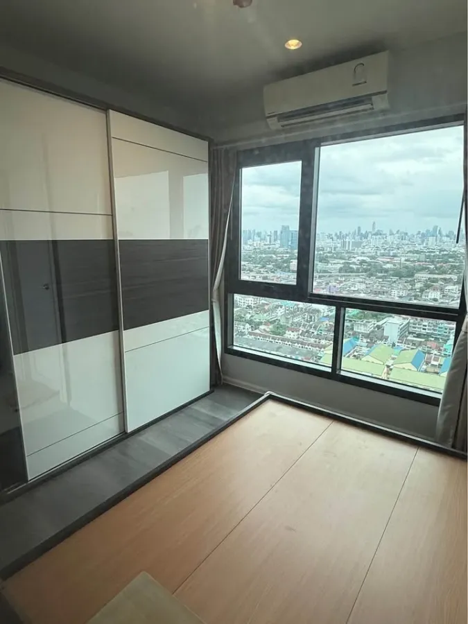 Selling high-floor unit at The Stage Taopoon Interchange. Nice and fully furnished. Book now!