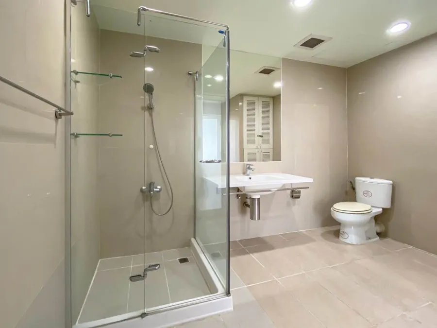House for rent, Sathorn - Chao Phraya, high floor, Chao Phraya River view. Excellent built-in decoration Just come and move in.