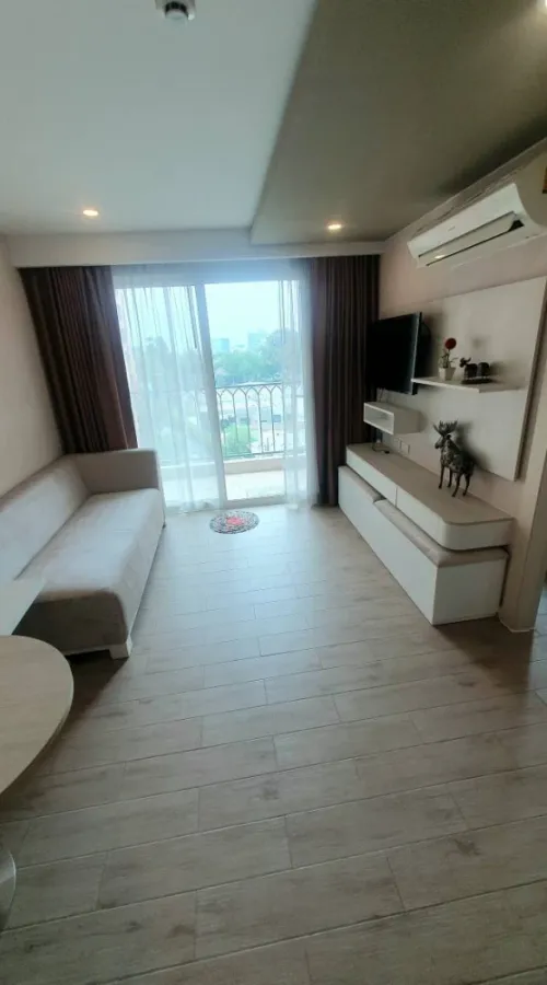 For rent or sale: Seven Seas Condo Resort Jomtien Pattaya, Building A, 5th floor, corner room, has a large balcony, ready to reserve now.