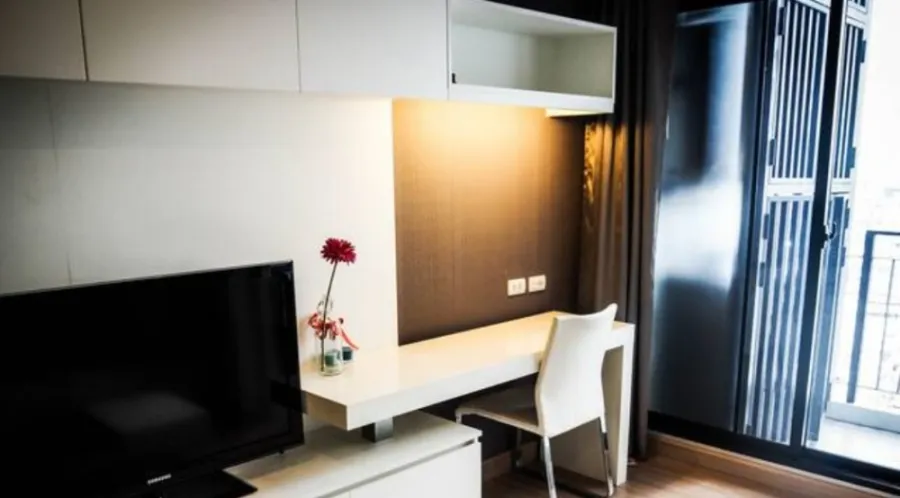 For rent, Urbano Absolute Sathon-Taksin, 17th floor, north, perfectly decorated. I'm ready. Book now.