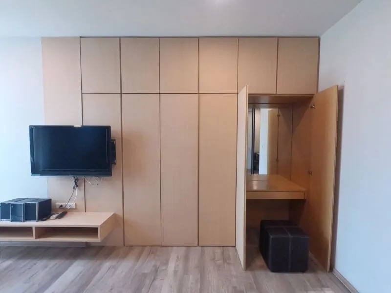 For sale, Nobel Remix, Sukhumvit 36, decorated in minimalmuji style. Use the space very well. Don't miss out.