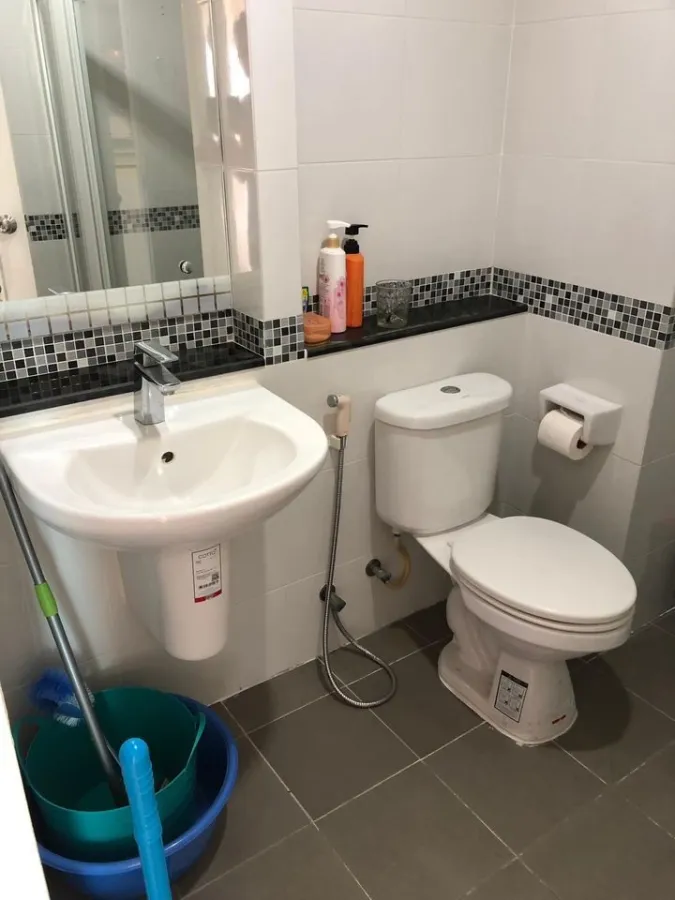 Urgent sale, Condo Sense of London, it's worth buying by yourself. Or rent it privately, the sound is not loud, hurry to reserve