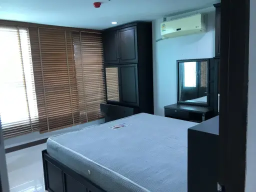 Condo for rent, Sukhumvit Living Town, spacious room, plenty of usable space, fully furnished, hurry and reserve now.