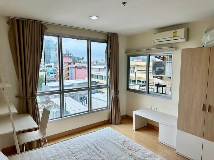 For sale, for rent, Life @ Phahonyothin-Ari, stunning city view, fully furnished, book now and you won't be disappointed.