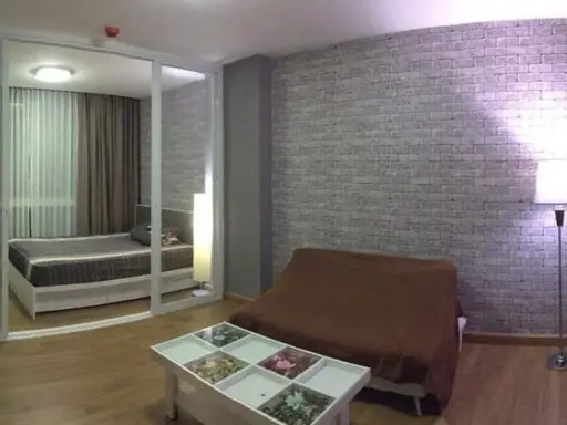ให้เช่า Max Condominium งามวงศ์วาน ติดวอลเปเปอร์ทั้งห้อง กั้นเป็นสัดส่วน ราคาเบาๆ จองเลยจ้า