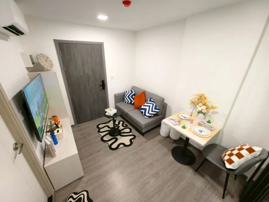 ให้เช่าคอนโดใหม่แกะกล่อง ฟังก์ชัน 1 Bed Extra ตึก D ชั้น 7 วิวสระสวยจัดเต็ม ใกล้ ม.ธรรมศาสตร์ รังสิต | ✨ Kave Wonderland (เคฟ วันเดอร์แลนด์)