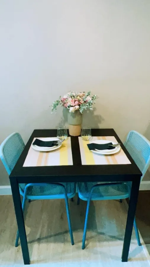 For rent: Metro Luxe Riverfront Rattanathibet. The room is beautifully decorated and very livable. Complete electrical appliances, urgent