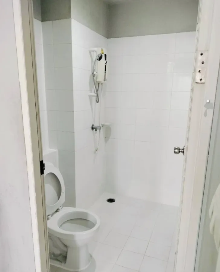 For rent: The Tree Lat Phrao Wang Hin, 2nd floor, studio room with furniture, very affordable price, must book.