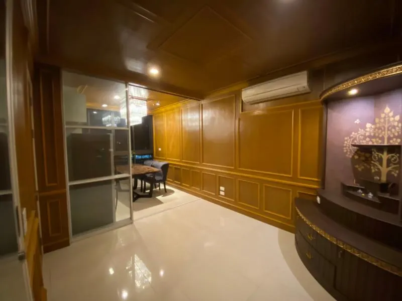 ขาย/เช่า ห้องสวยสุดๆตกแต่งด้วยผนังไม้ คลาสสิคมาก หน้าอยู่เกิ๊น ห้องดีๆแบบนี้ห้ามพลาด