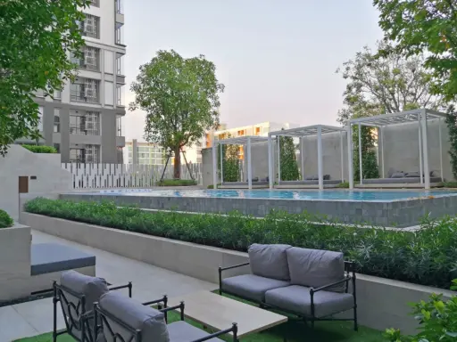 ขายดาวน์ เดอะ เนสท์ สุขุมวิท 64 ชั้น 5 วิวสวนและสระว่ายน้ำ รีบเลย