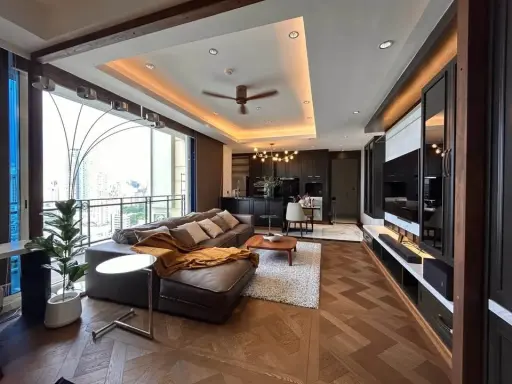 ให้เช่า Royce Private Residences ห้องกว้างขวางผสมผสานกับเฟอร์นิเจอร์ระดับไฮเอนด์ เพื่อสร้างประสบการณ์การใช้ชีวิตที่สะดวกสบายและมีสไตล์