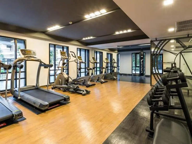 For rent / urgent sale, Maestro 02 Ruamrudee Condo, beautiful room, full furniture. The quality location is extremely pleasant. Pets can reserve immediately.