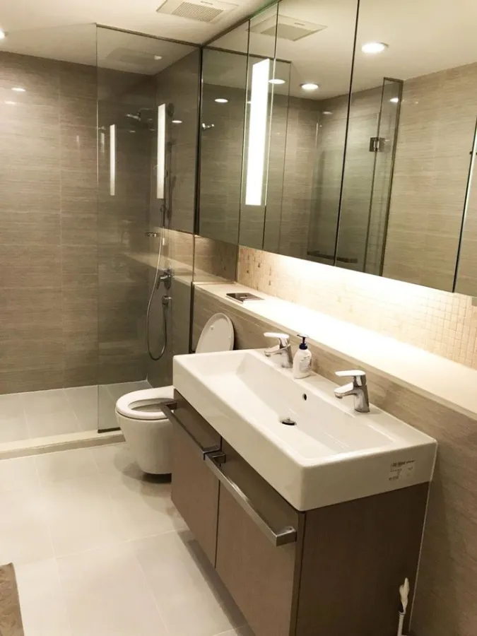 For sale for rent, Sukhumvit 61 mode, room decorated with good style, wide and large, just carry one bag and move in.