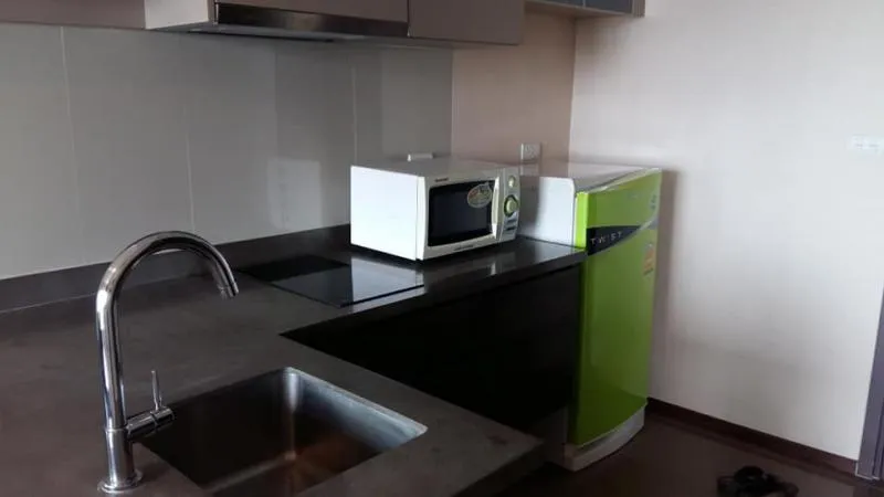 Hot Price Condo Teal Sathorn-Taksin for rent, spacious room, full of activities. At a friendly price, hurry up to reserve.