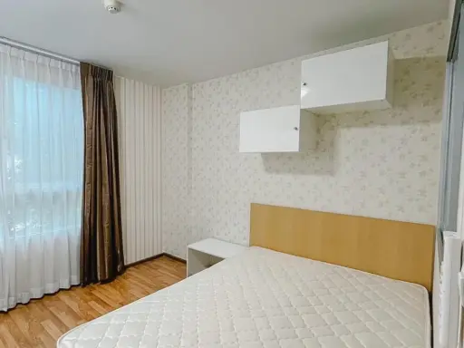 Condo for sale, U Hua Mak Station, decorated with wallpaper. Complete with furniture Affordable price, reserve now. images