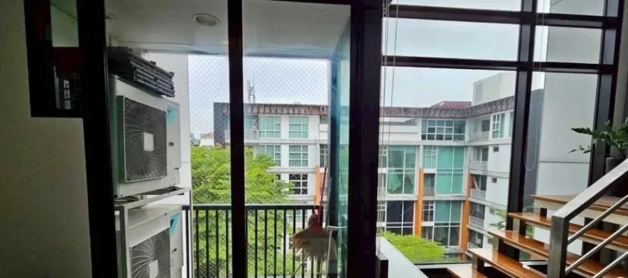 ให้เช่า D65 Condo – Duplex เพดานสูง โปร่ง โล่ง อยู่สบาย ชั้นบนสุด เงียบ เป็นส่วนตัว จองเลย อย่ารอช้า