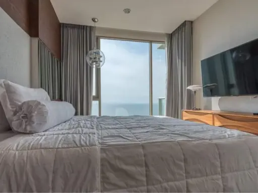 For sale for rent, The Riviera Wongamat Beach (North Pattaya), high floor, great sea view, room ready to move in, hurry and book now.