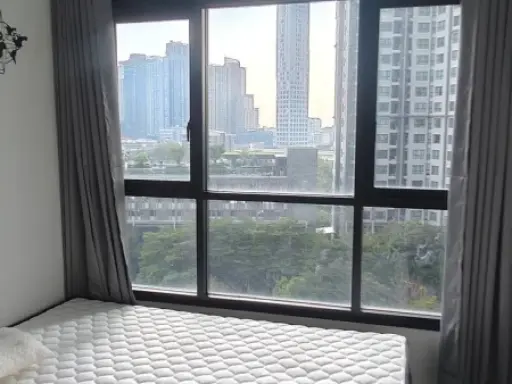 ให้เช่า The Base Park East ห้องพร้อมอยู่ เฟอร์พร้อม สิ่งอำนวยความสะดวกครบครัน จองเลย