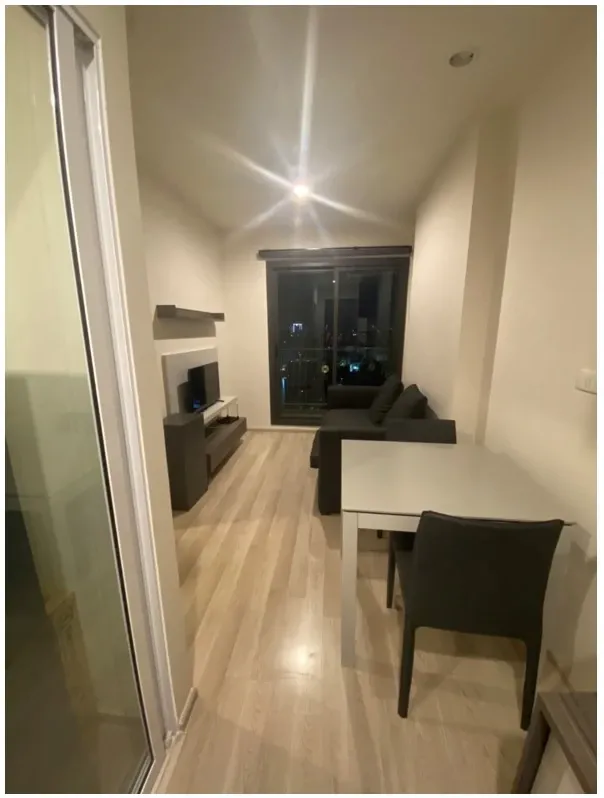 For rent Centric Ratchada-Huay Kwang. The room looks very nice. Get a great view of the city complete electrical appliances Hurry up and move