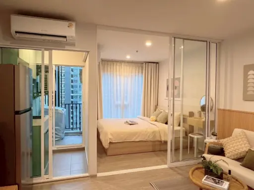 For rent: Regent Home Bangna, Building B, 14th floor, pool view, fully furnished, very nice to live in.