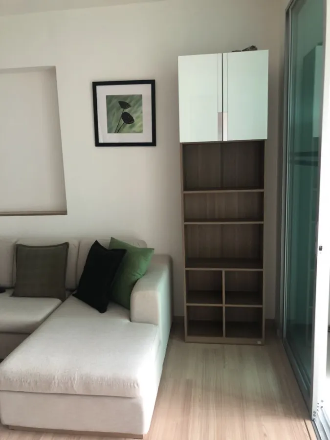 Rhythm Phahon-Ari for rent. This room has a great view, well furnished, plus a lot of storage. You need this room, don't miss it.
