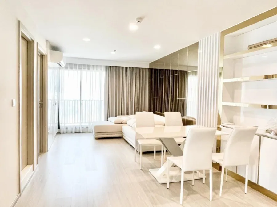 Condo for sale/rent, Life Lat Phrao, decorated with built-in marble patterns, high floor, east facing, just come and move in.