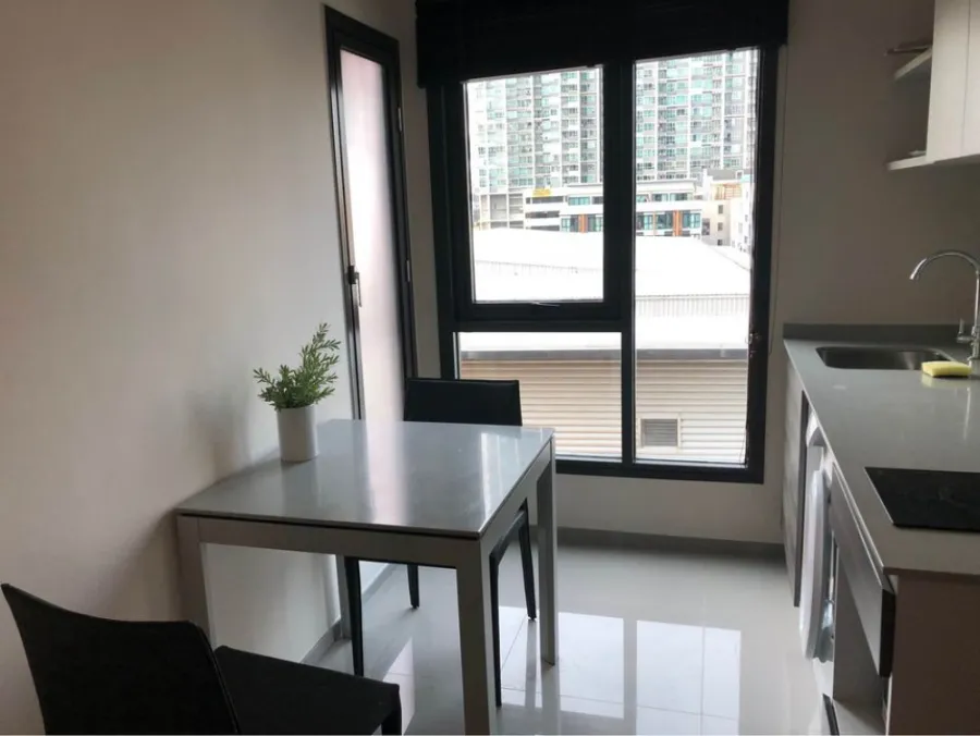 Condo for rent, Centric Huai khwang, ready to move in. have all in one place Plus a good price like this. Hurry up to reserve.