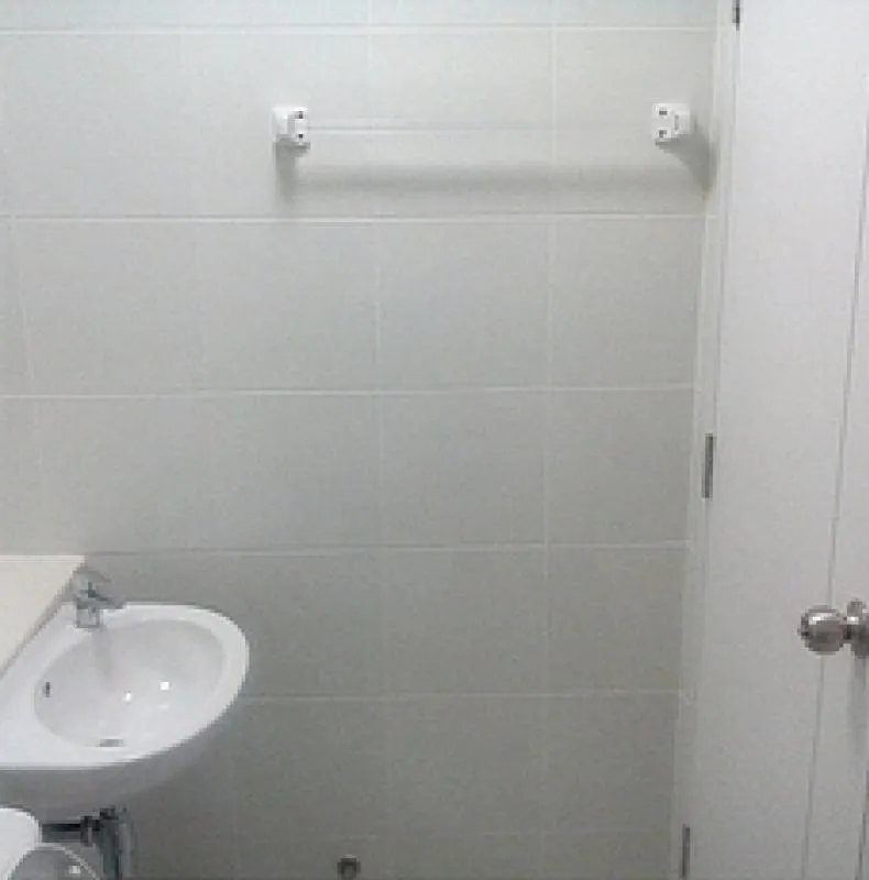 Plum Condo Chaengwattana Station for rent with wallpaper in the whole room Glass door. If interested, hurry up.