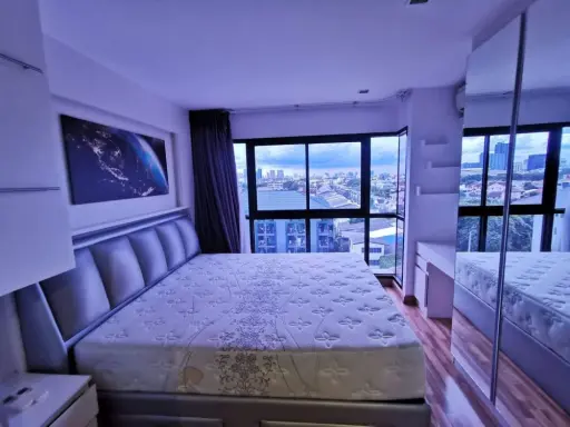 Sell/Rent The Green Condo 3, beautiful room, fully furnished + electrical appliances You can carry your bag right away!! images