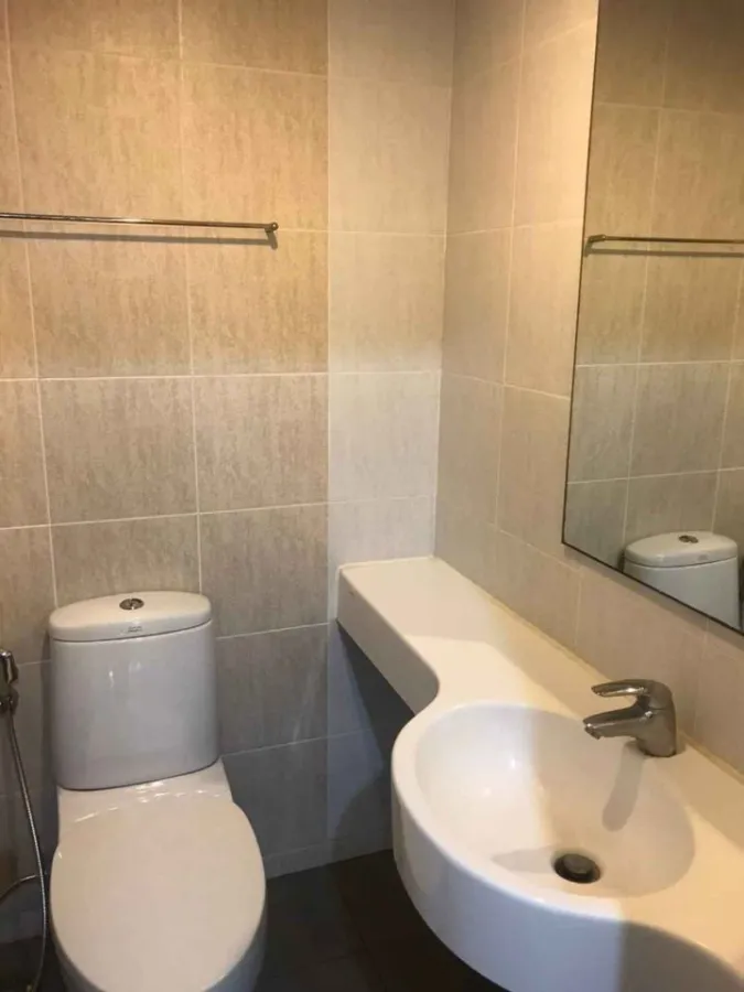 For rent: Lumpini Place Suk Sawat - Rama 2, bright room, glass partition, fully furnished, hurry and book now.