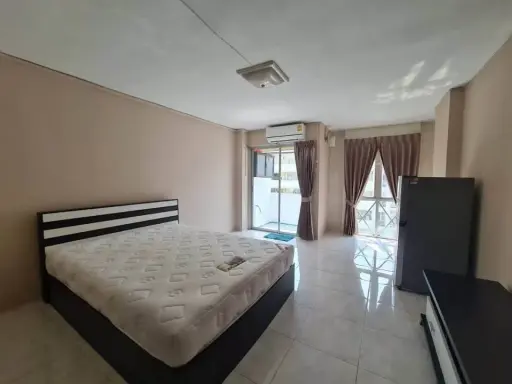 Condo for rent, Family Park, Lat Phrao 48, studio room, 7th floor, pool view, good price, come and reserve now, don't delay.