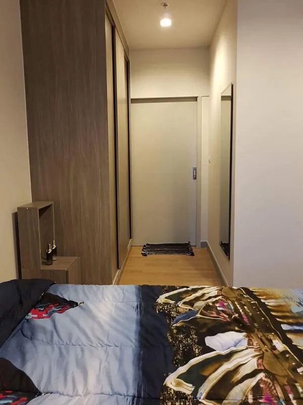 Chapter One Midtown 24 for rent, the room is complete. The view is not obstructed. It's close to the train station too. Book now!!!