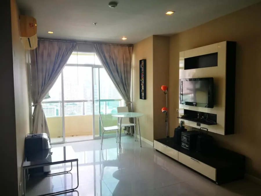 Sell ​​Sukhumvit City Resort Sukhumvit 11, good location, convenient transportation, don't wait.