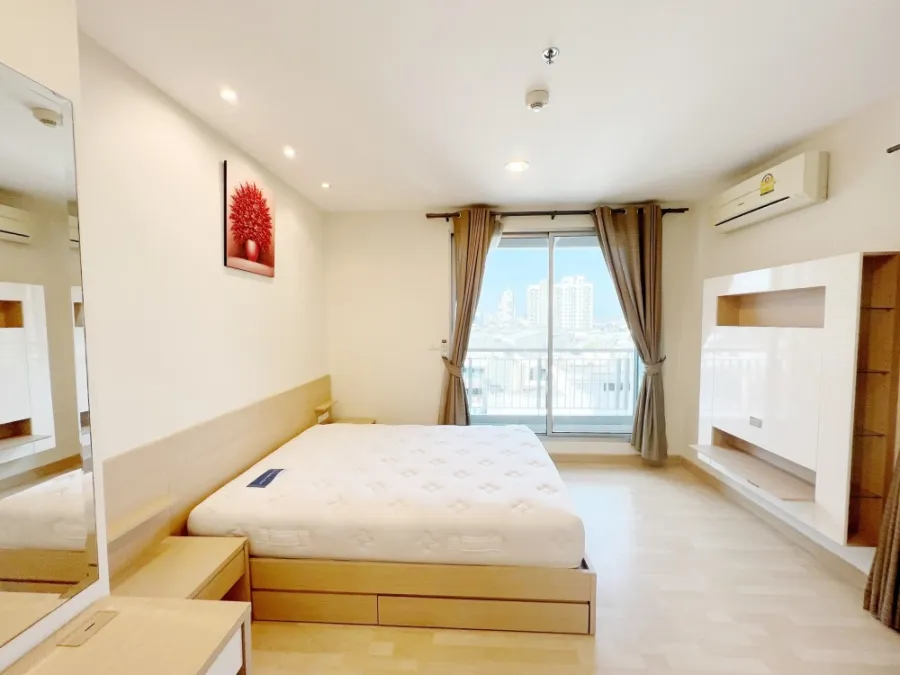 Condo for rent, Rhythm Ratchada, corner room, ready to move in, convenient travel, near MRT Ratchadaphisek.