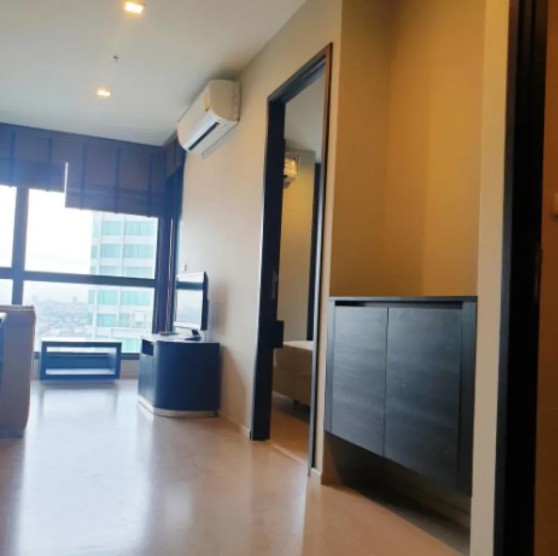Condo for sale at Rhythm Sukhumvit 44/1, 1 bedroom, 1 bath, fully furnished room, ready to move in, beautiful view, very cheap.