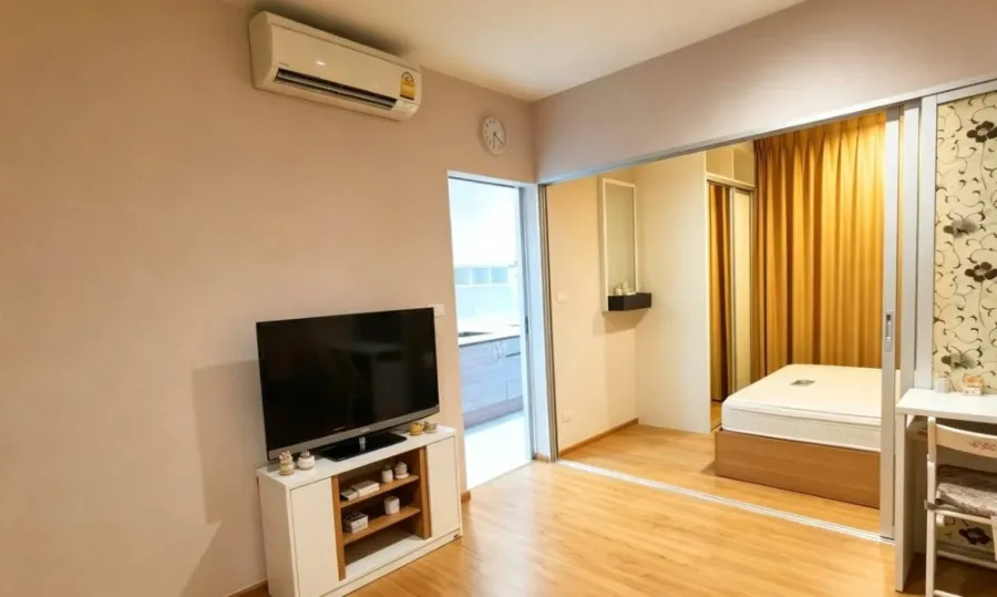 Selling a condo at Fuse Chan - Sathorn. The unit is partitioned into well-defined zones and comes at a great price. Book now! Don't miss out!