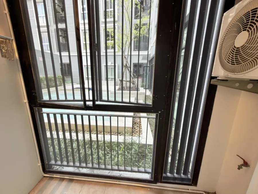 Selling Plum Condo Chaengwattana Station, Phase 2. Features include moisture-resistant and termite-proof SPC flooring, built-in cabinets for organized