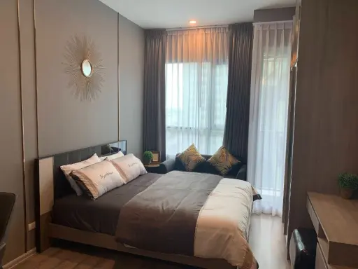 For rent Knightsbridge Collage Ramkhamhaeng, beautiful room, decorated in English style, blending classic and modern, book now.