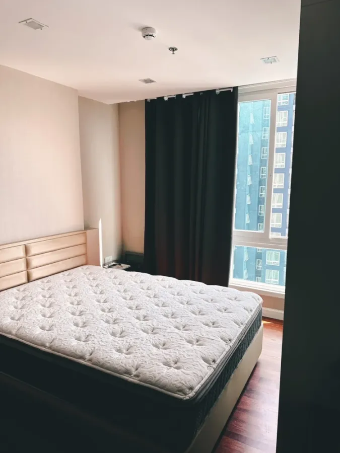 For sale/rent: The Metropolis condo, beautiful unit, high floor, clean, excellent ventilation, ready to move in.