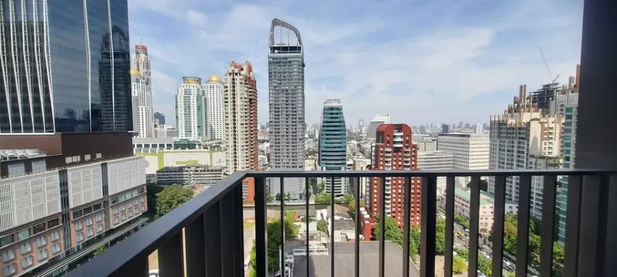 For rent 28 Chidlom corner room, spacious, comfortable, fully furnished, built-in, book now before you miss out++