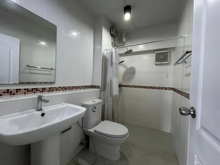 For rent Thonglor Tower Condominium ชั้น 10 ได้วิวสูง มาพร้อมสิ่งอำนวยความสะดวกครบ จองเลย