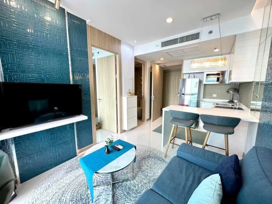 For rent: The Riviera Wong Amat Beach, a lovely room, beautifully decorated, excellent built-in furniture, sea view, reserve now!