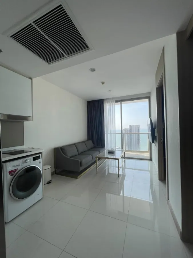 For rent, The Riviera Wongamat Beach (North Pattaya), very beautiful sea view. You can lie down and enjoy the view. Book now.