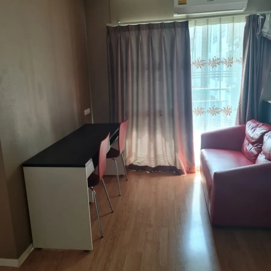 For rent, Lumpini Ville On Nut-Lat Krabang, with wallpaper in the whole room, very nice. If interested, hurry up and reserve now.