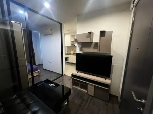 For rent: The Base Park West, 21st floor, very high, excellent city view, electrical appliances ready to use, urgent