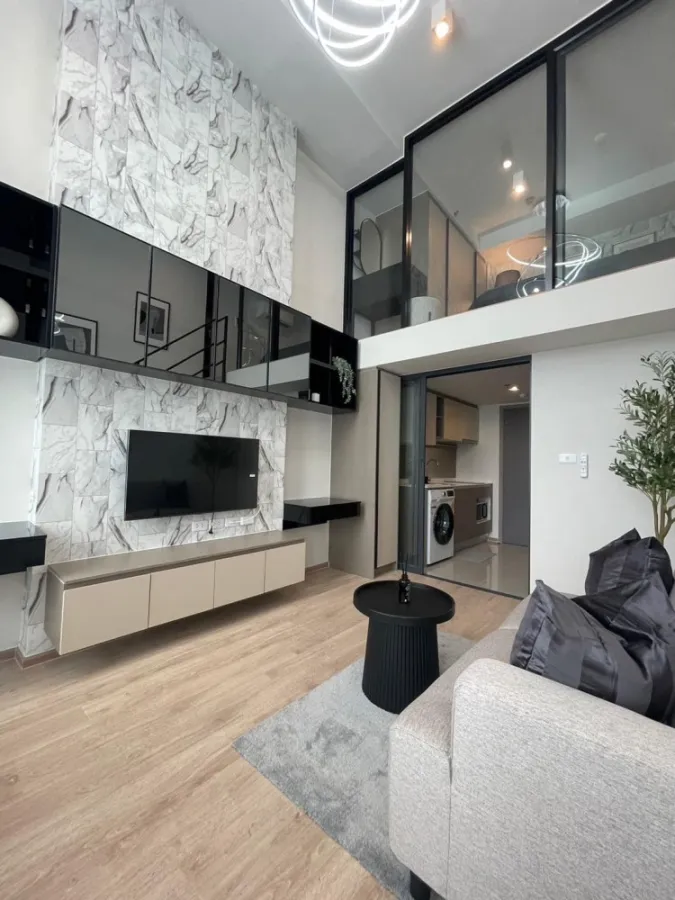 Condo for rent Ideo Rama 9 - Asoke, duplex room Decorated with built-ins, loft style, just come and stay.