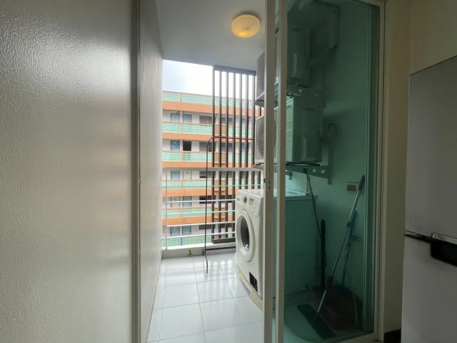 For sale: Element Srinakarin, peaceful and private, close to nature, spacious room, not cramped, fully furnished, ready to move in