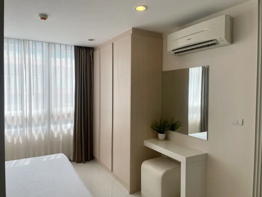 For sale: Element Srinakarin, peaceful and private, close to nature, spacious room, not cramped, fully furnished, ready to move in