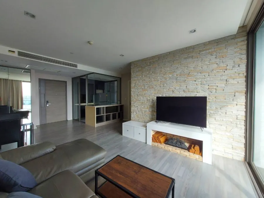 For sale, for rent!! Condo The Room Sukhumvit 69, spacious room, well decorated, wallpapered throughout the room, book now!!